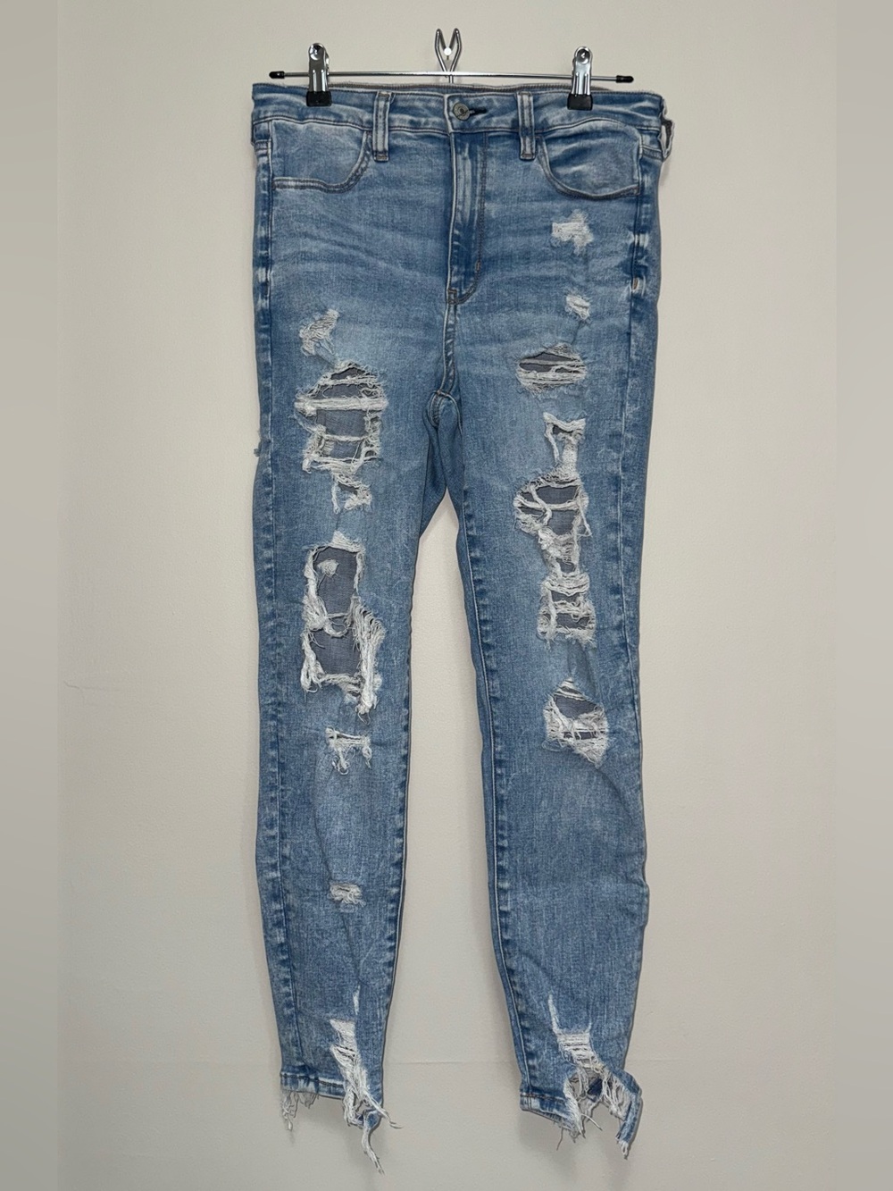 American Eagle Outfitters Light Blue Distressed Skinny Jeans